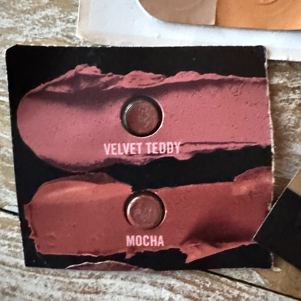 ✨Free Makeup Samples✨ - Picture 4 of 7